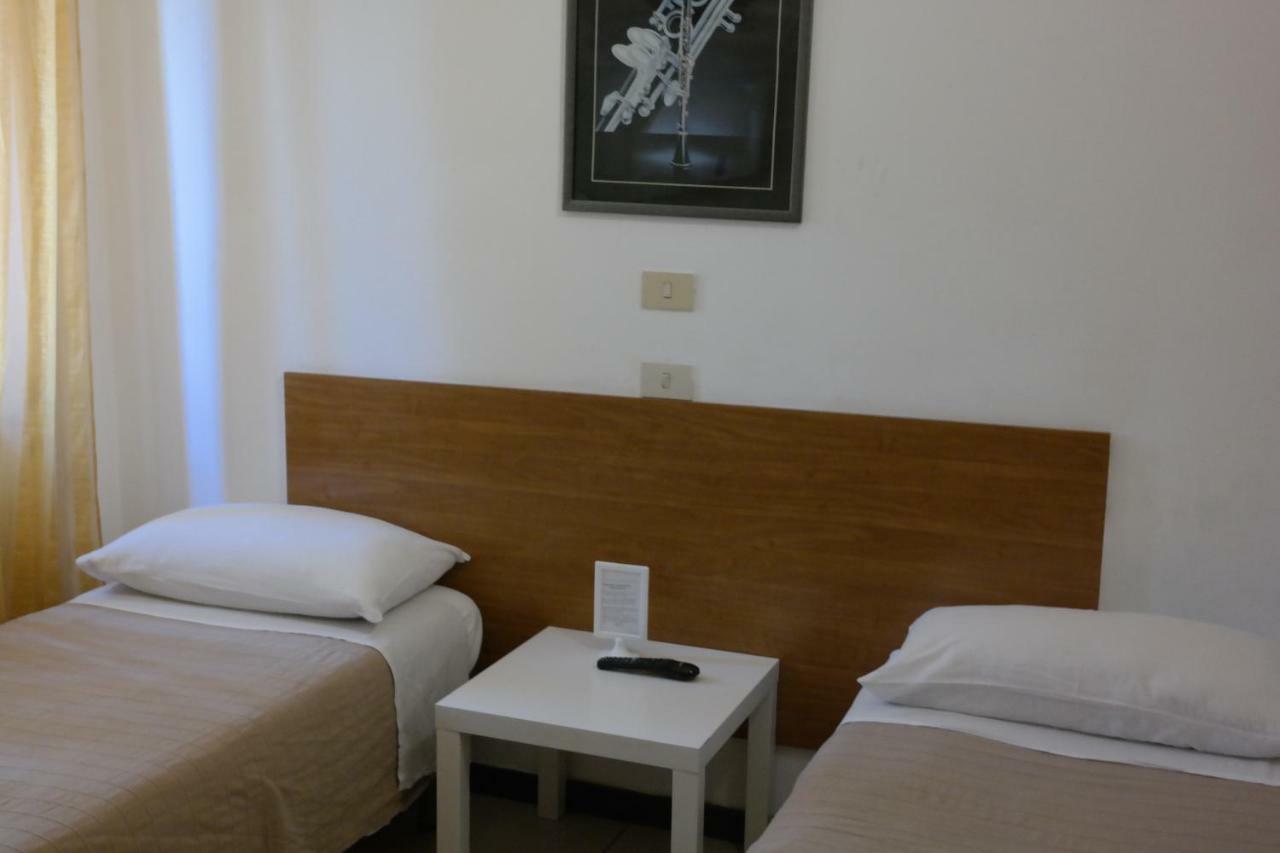 Hotel Houston Livorno - Struttura Esclusivamente Turistica - Not For Business Or Workers 외부 사진